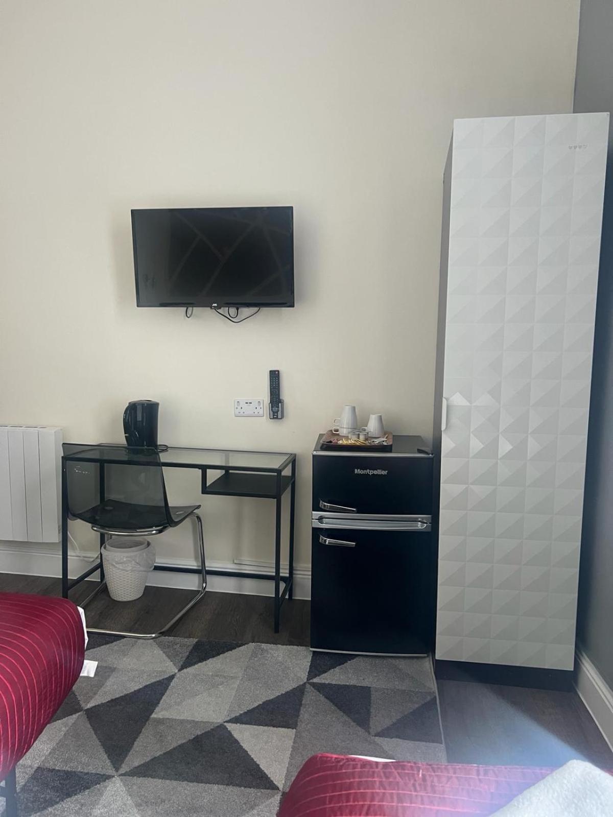 Saba Rooms And Apartments Лондон Екстериор снимка