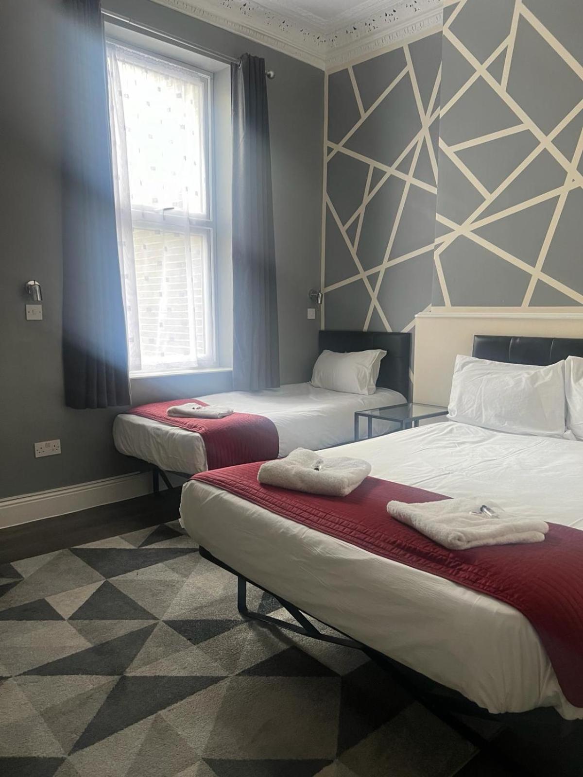 Saba Rooms And Apartments Лондон Екстериор снимка