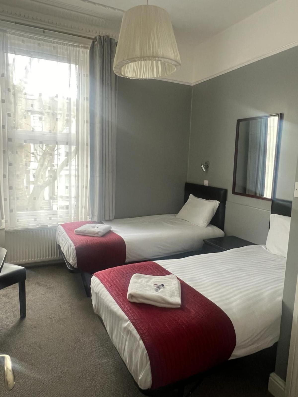 Saba Rooms And Apartments Лондон Екстериор снимка