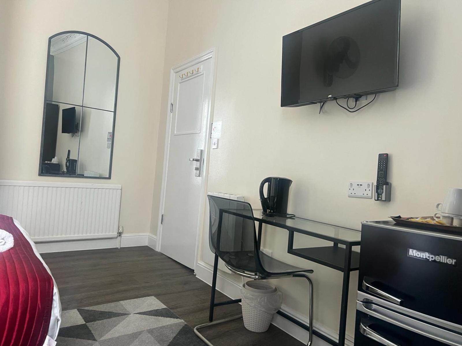 Saba Rooms And Apartments Лондон Екстериор снимка