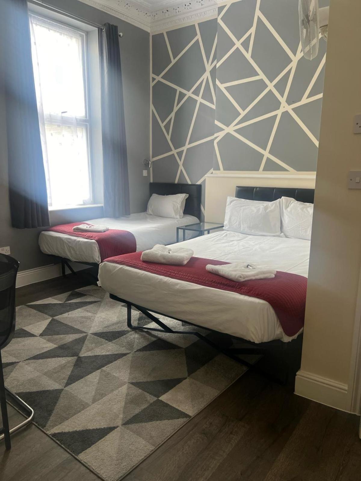Saba Rooms And Apartments Лондон Екстериор снимка