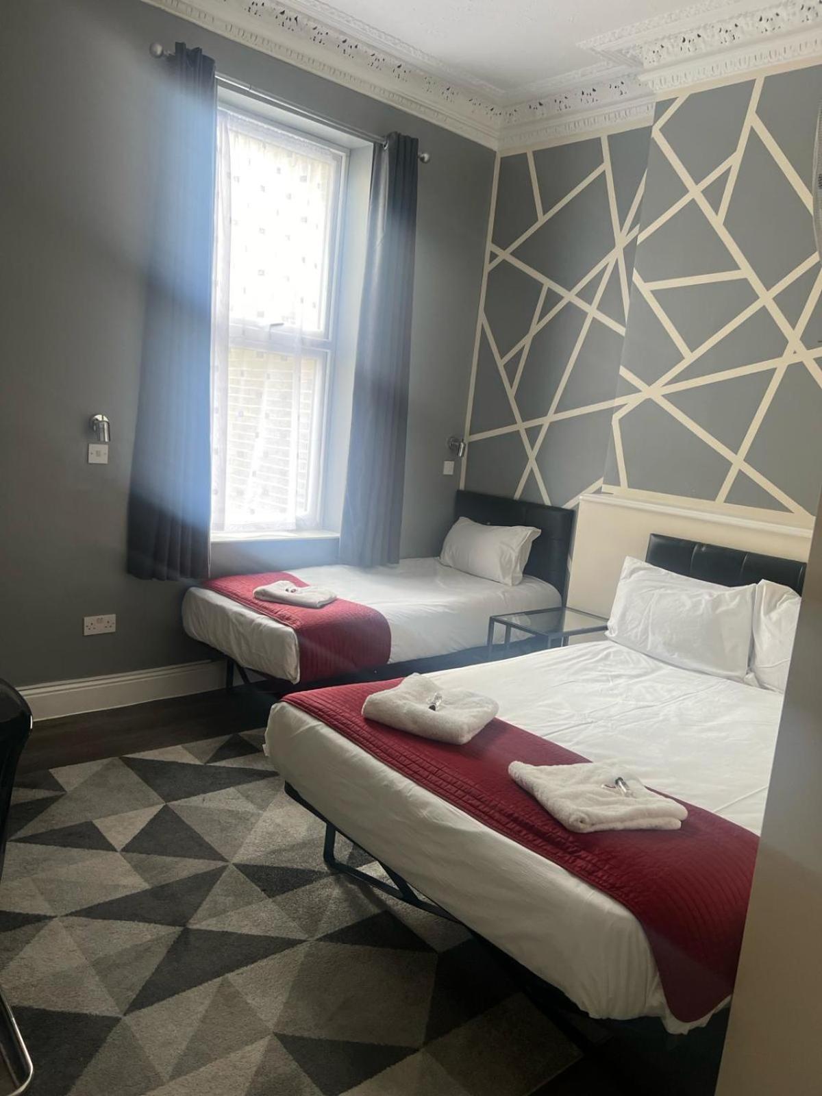 Saba Rooms And Apartments Лондон Екстериор снимка
