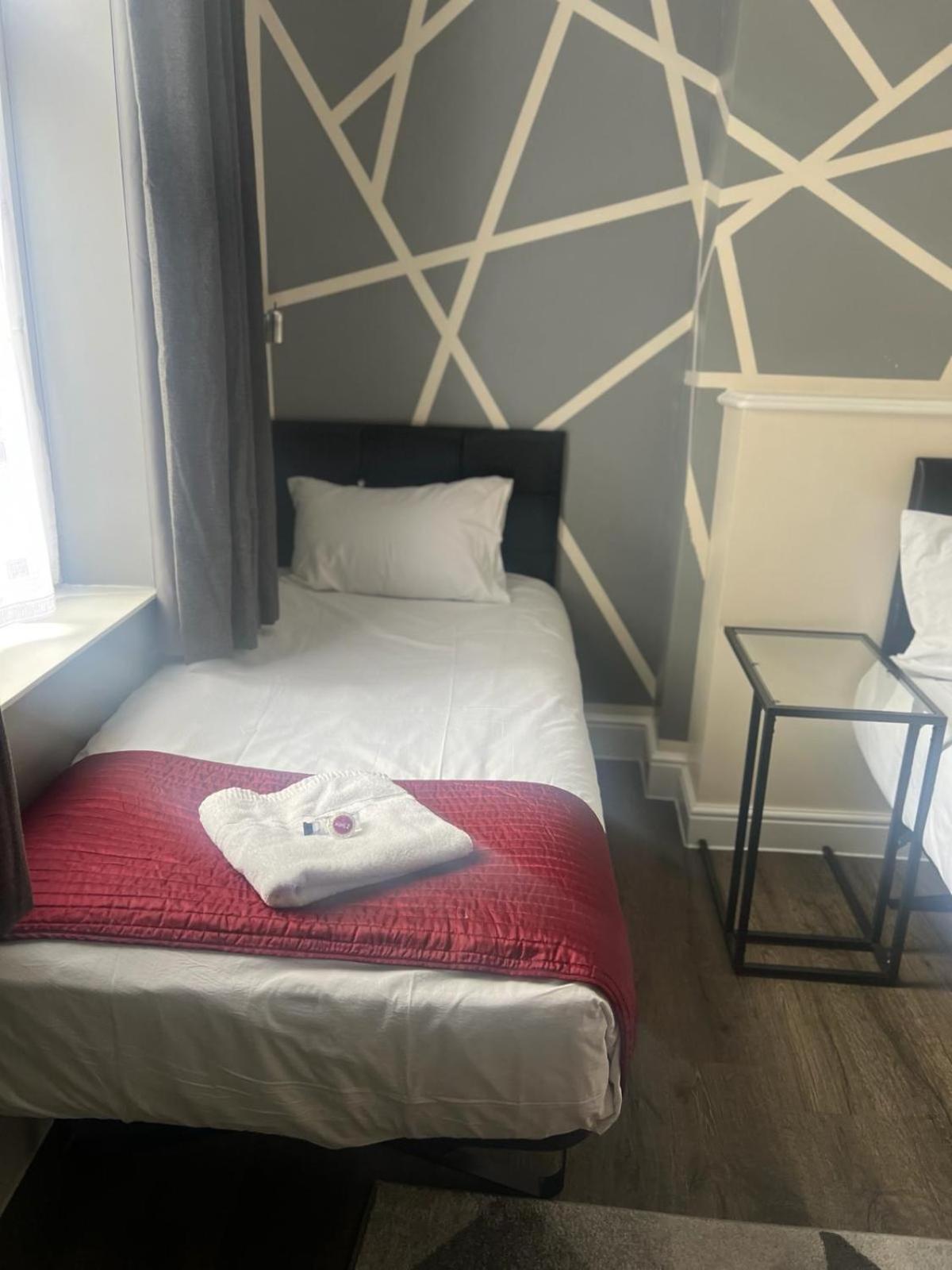 Saba Rooms And Apartments Лондон Екстериор снимка