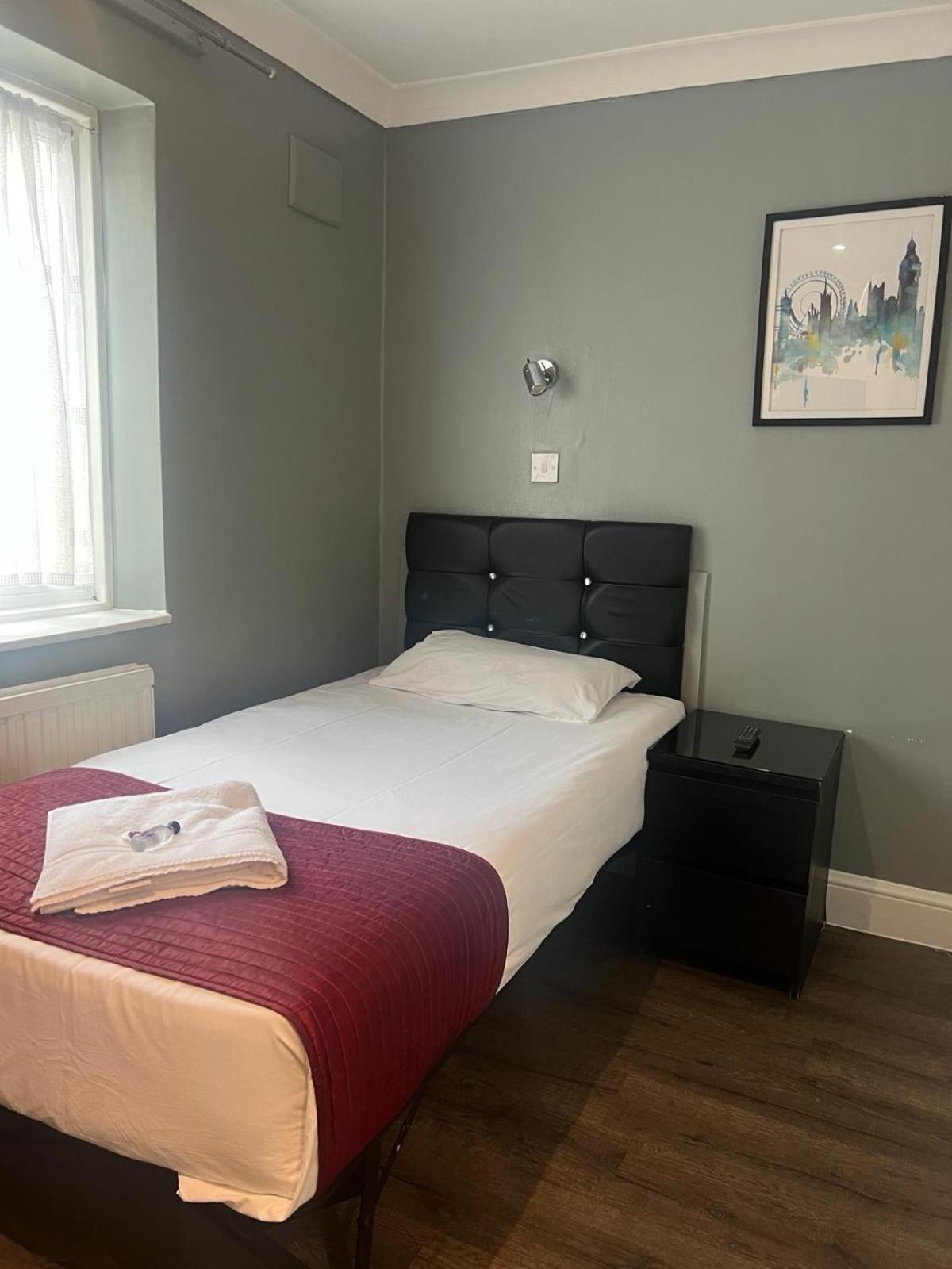 Saba Rooms And Apartments Лондон Екстериор снимка