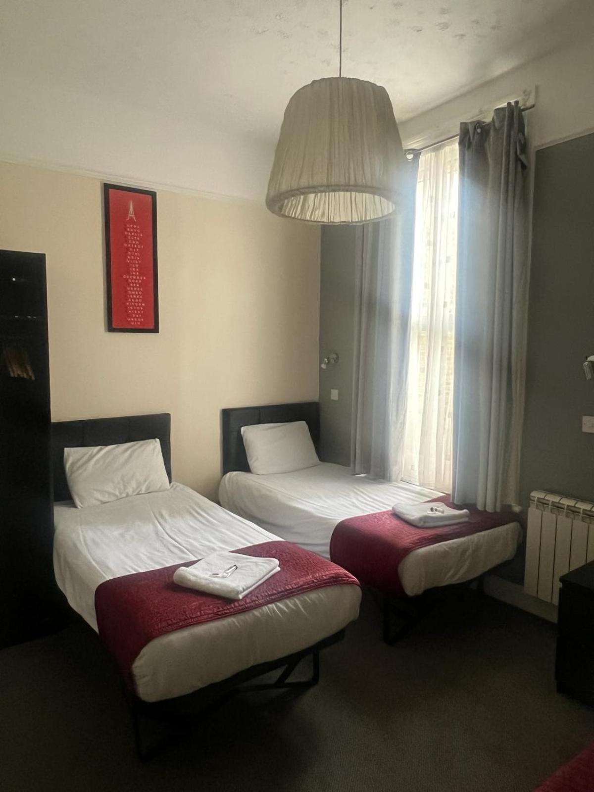 Saba Rooms And Apartments Лондон Екстериор снимка