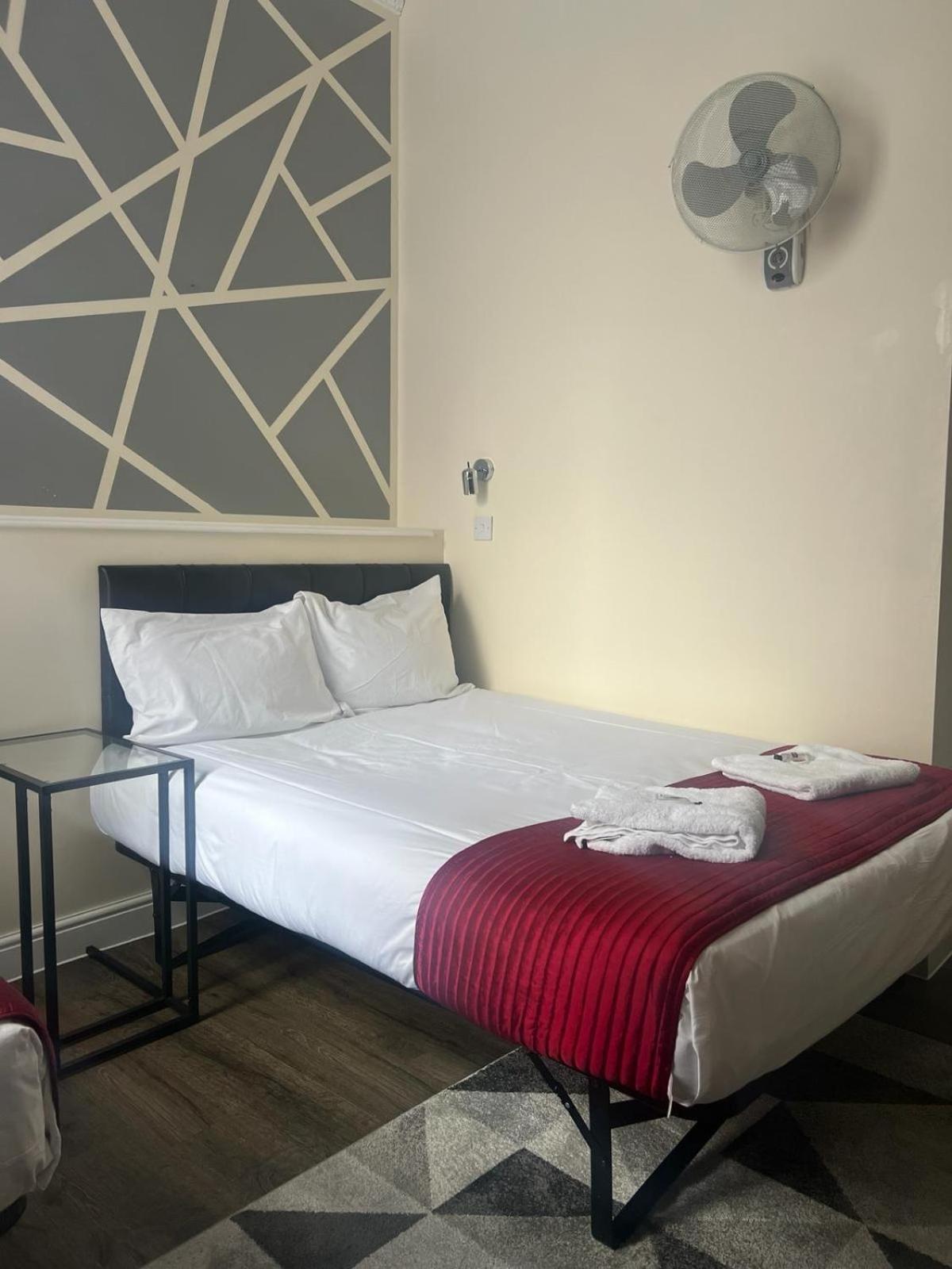Saba Rooms And Apartments Лондон Екстериор снимка